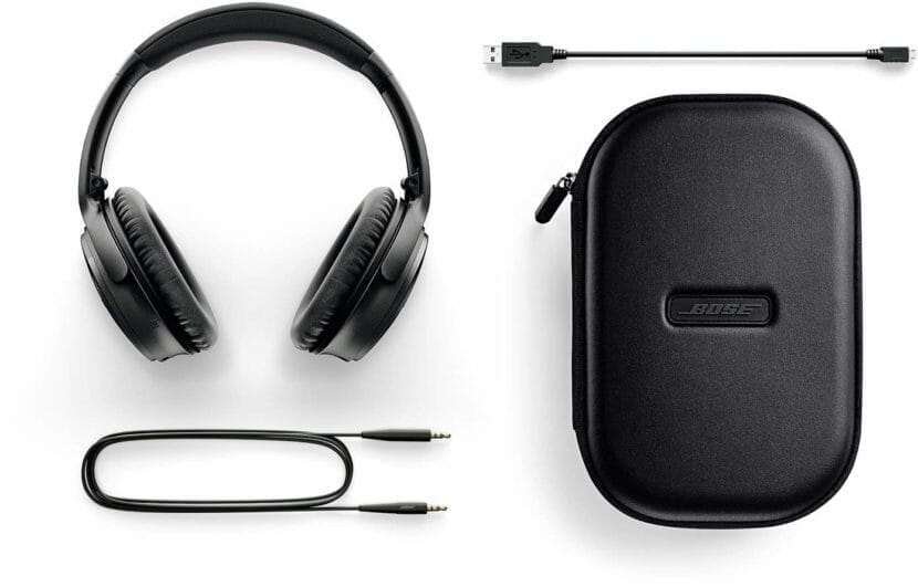 BOSE「QuietComfort35 wireless headphones II」にはキャリングケースが付属しています。