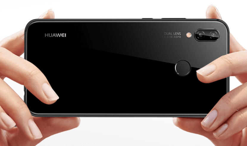 Huawei P20 liteのバックカメラはダブルレンズ採用でSNS映えするボケ感も演出可能です。