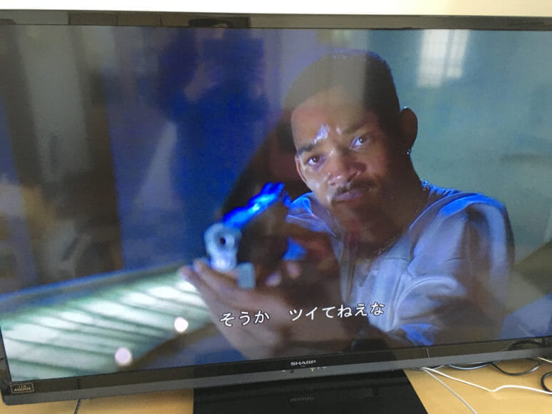 Iphoneをテレビ出力する方法 Iphone画面をテレビに映してyoutubeや動画配信サービスを見る Hdmiケーブル アダプタでかんたん出力