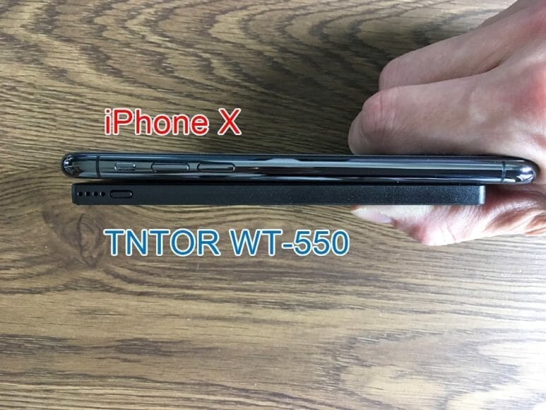 超薄型6mmモバイルバッテリーTNTOR WT-550レビュー｜厚さをiPhone Xと比較してみました。