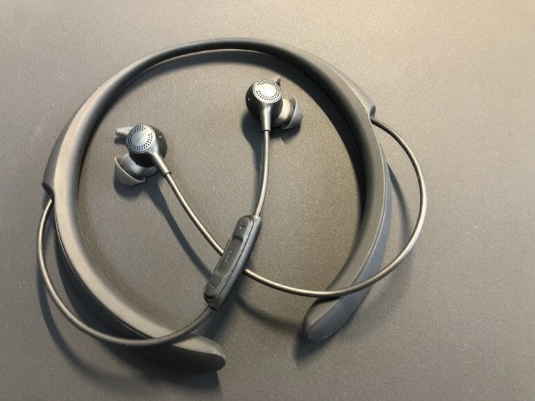 BOSE「QuietControl 30 wireless headphones」の外観