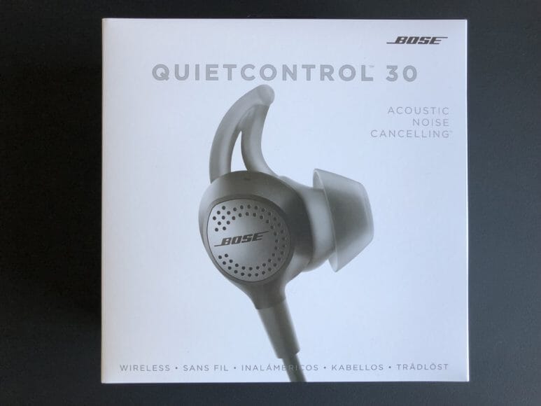 BOSE QuietControl 30 wireless headphonesの商品パッケージ