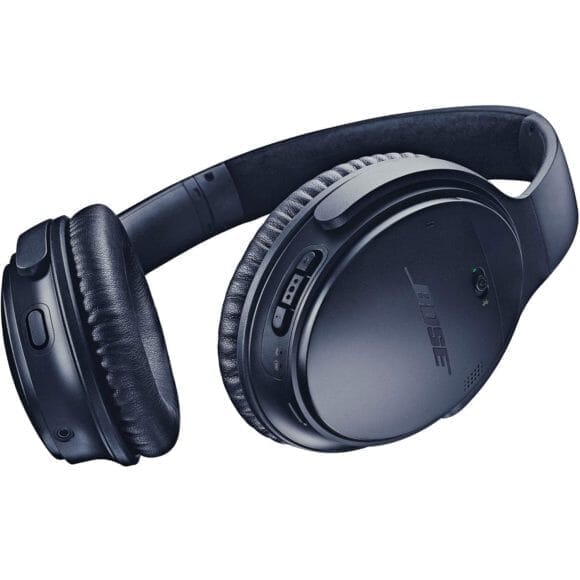 BOSE「QuietComfort35 wireless headphones II」のイヤーパッドは上質な素材を使用し、柔らかい低反発素材を使用しているので最高の着け心地を実現。