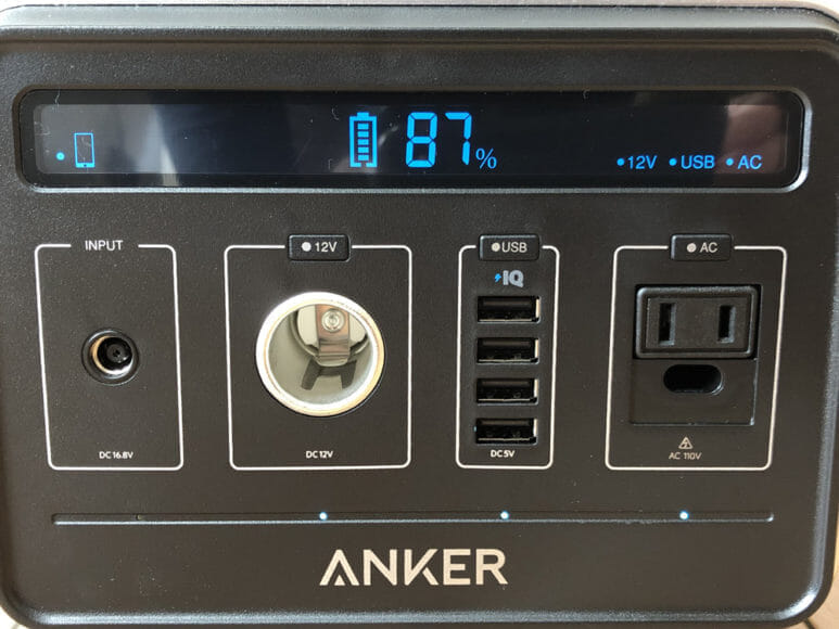 おすすめポータブル電源Anker「PowerHouse」｜前面にはDC、AC、USB端子が配置されています。