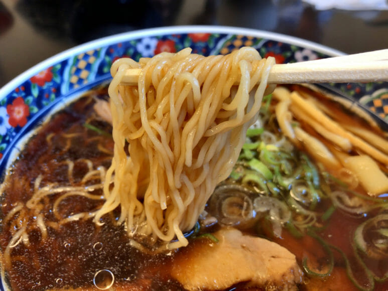 釧路のおいしいラーメン屋さん「夏堀」｜極細ちぢれ麺はスープにホンットによく絡む！