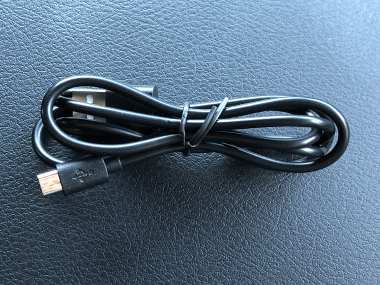 おすすめ車載スマホホルダー・スマートタップ「EasyOneTouch4 wireless」｜付属のmicro USB充電ケーブル。