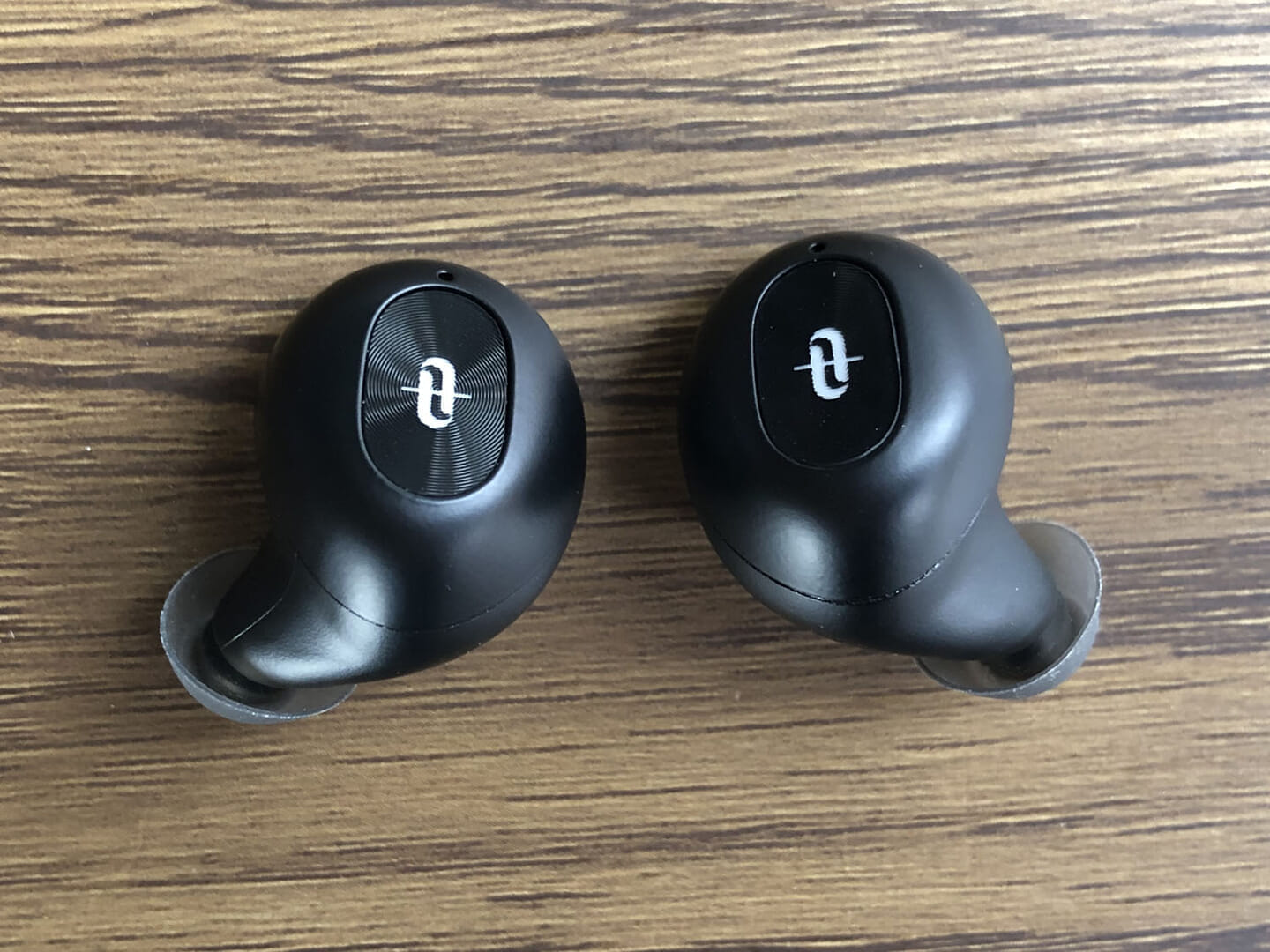 【TaoTronics SoundLiberty77(TT-BH077)レビュー】音の遅延ほぼゼロの超安定Bluetooth接続！完全防水＆超小型も魅力のタオトロニクス・完全ワイヤレスイヤホン｜イヤホンの外観