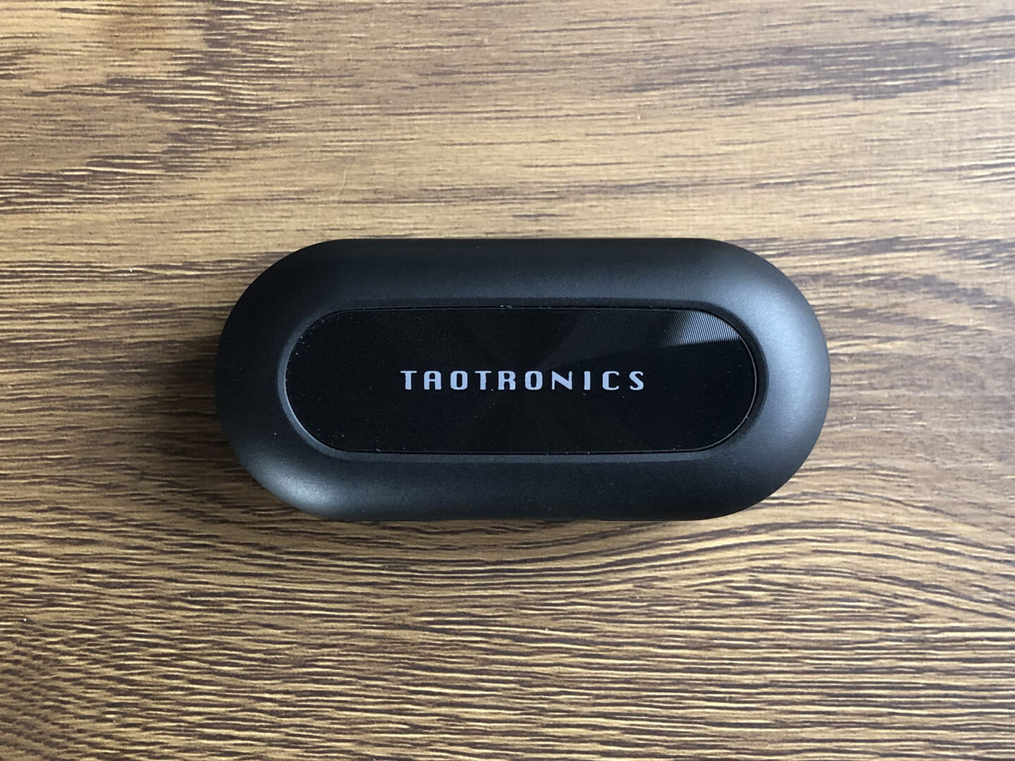 【TaoTronics SoundLiberty77(TT-BH077)レビュー】音の遅延ほぼゼロの超安定Bluetooth接続！完全防水＆超小型も魅力のタオトロニクス・完全ワイヤレスイヤホン｜充電ケースは、何といっても小さいです。
