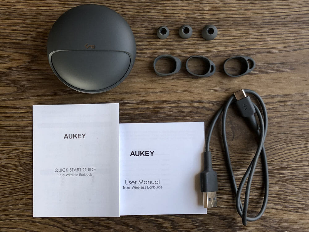 【Aukey BluetoothイヤホンEP-T10レビュー】2019年デザインアワード受賞！単独７時間再生＆Qiワイヤレス充電対応のオーキー製完全ワイヤレスイヤホン｜付属品
