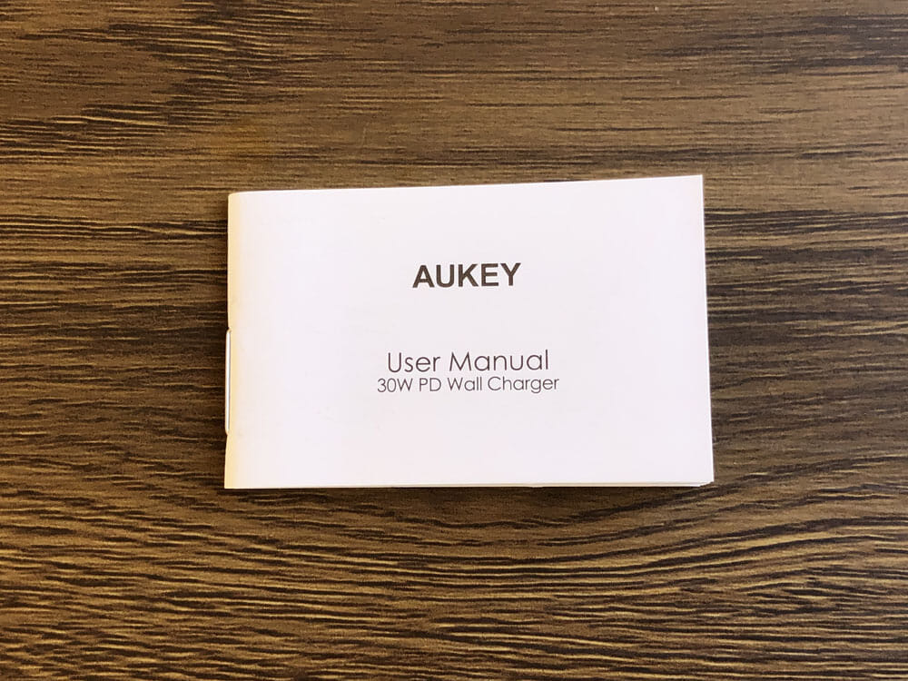 【Aukey PA-Y19レビュー】Ankerを上回るサイズと使い勝手！PD対応USB-Cポート搭載でスマホ・ノートPCを急速充電できる世界一コンパクトな急速充電器｜付属品