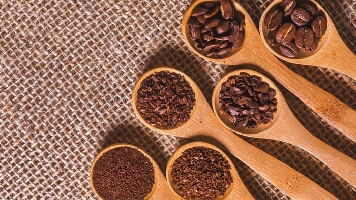 【コーヒー豆の挽き方】コーヒーの美味しさは豆の挽き方に左右される！自分好みのコーヒーを淹れるための豆の挽き方講座｜コーヒーミルについても詳しく解説｜豆を挽く方法・挽き具合