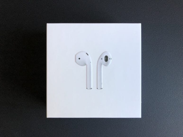 Apple AirPodsの商品パッケージ