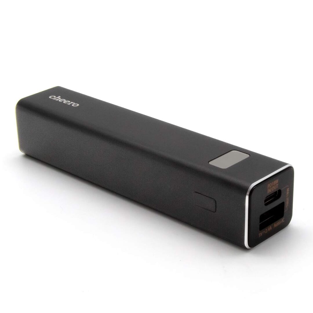 【Cheero Power Plus 5 Stickレビュー】わずか125gの超軽量小型!PD対応18W急速充電も可能で蓄電残量のデジタル表示が嬉しいUSB-Cモバイルバッテリー|製品の公式画像