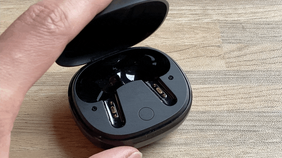 【Anker Soundcore Life P3レビュー】圧倒的な多機能さが光る!利用価値MAXなアクティブノイキャン搭載が7千円で手に入るコスパモンスターTWS|外観:ちなみにフタはバタン!と閉まらず、ソフトに閉まる「ソフトクロージャー」設計が採用されている点が個人的にはお気に入りポイント。